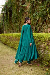 طقم كورتي أناركالي طويل بتصميم مميز للنساء، زي هندي تقليدي غير رسمي، مناسب لحفلات ديوالي والزفاف والشاطئ، سريع الجفاف ومنقوش - Product Image 3