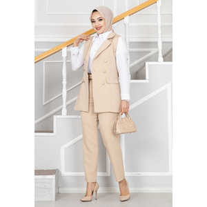Conjunto de chaleco hijab con detalle de cuello de pañuelo color crema estilo oficinista - Product Image 3