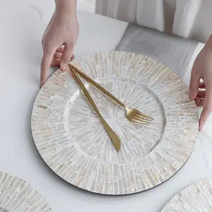 Plato Decorativo de Estilo Medio Oriente con Incrustaciones de Madreperla Pintado a Mano, Ecológico, Varios Diseños, Ideal para Cenas y Fiestas - Product Image 1