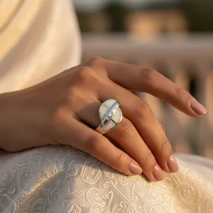 Bague élégante et moderne en argent sterling 925 avec opale et zircon cubique pour femmes - Product Image 1