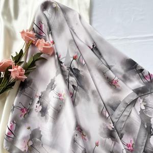 Foulards en soie élégants et résistants aux plis-Longue écharpe ethnique florale personnalisée Printemps Mode lisse Fit Best-seller - Product Image 3