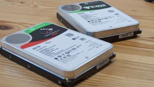 Nouvel arrivage, best-seller : Disque dur Sea Gates Iron Wolfs Pro, scellé dans des boîtes neuves, avec toutes les pièces et accessoires. - Product Image 2