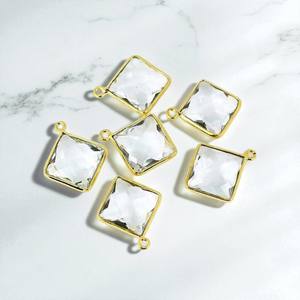 Nouveauté 12MM carré à facettes Quartz clair pierre précieuse pendentif à breloque lunette plaquée or pour la fabrication de bijoux - Product Image 1