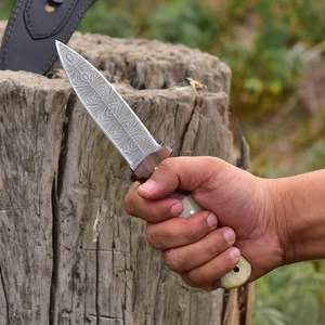 Couteau de chasse et de camping en acier damas personnalisable de haute qualité fait à la main avec un support OEM élevé - Product Image 3