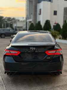 Toyota Camry 2018 d'occasion en bon état et excellent état - Product Image 4