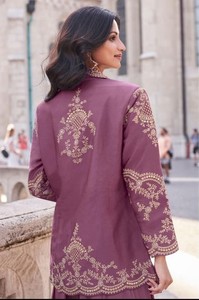 Conjunto de detalles de trabajo Kurtis con estampado de cuatro lados exquisito para mujer de rayón pesado de nuevo diseñador elegante para festivales y fiestas - Product Image 3