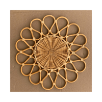 Assiette de présentation ronde en rotin floral fait à la main artisanale: napperon en rotin naturel pour une expérience culinaire élégante