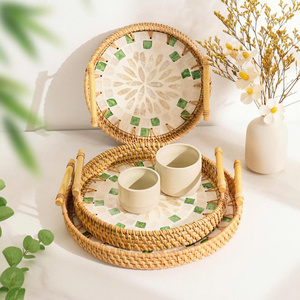 Cadeau pour la Saint-Valentin, plateau en rotin et coquillages tissé à la main, plateau rond, artisanat vietnamien, plateau décoratif, vaisselle - Product Image 1