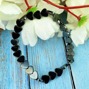 Bracelet en hématite Chakralume avec perles en forme de cœur, coquille de nacre naturelle, bijoux unisexes tendance du Rajasthan - Product Image 2