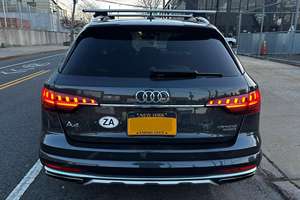Audi A4 Allroad Quattro Premium Plus d'occasion 2020 ~34 600 milles, moteur turbo 4 cylindres, jantes R20, très bien équipée, faible kilométrage - Product Image 3