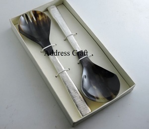 Juego de Servir Ensaladas de Cuerno Natural Estilo Nórdico con Mango de Metal, Utensilios para Servir Ensaladas, Juego de Cubiertos a Precio Accesible - Product Image 3