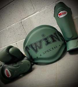 Nuevos Guantes de Boxeo MMA Unisex para Hombre y Mujer con Logotipo Personalizado, Guantes de Kickboxing de Cuero de Alta Calidad, Estilo de Artes Marciales Mixtas - Product Image 1