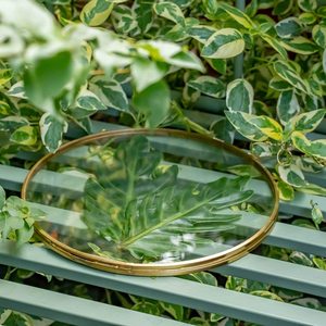 กรอบรูปแก้วทรงกลมและทองเหลืองสำหรับตกแต่งบ้านและสำนักงานผลิตจากโลหะทนทาน - Product Image 3