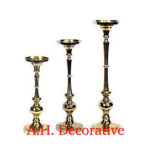 Portavelas con acabado plateado brillante de aluminio Pilar en forma de estrella Base Diseño único Portavelas decorativo de Navidad hecho a mano - Product Image 3