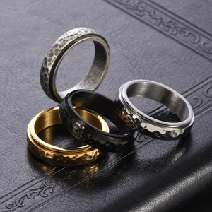 卸売チタン鋼ハニカムハンマーテクスチャユニークスタイル回転リング新中国風ジュエリーリング - Product Image 1