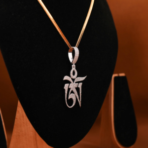 Pendentif en forme de OM esthétique tibétain avec minuscule diamant Moissanite bijoux de corps en argent sterling 925 pour les femmes en toutes occasions - Product Image 4