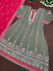 ชุดราตรีผ้าจอร์เจียแบบทอจากอินเดียสำหรับงานแต่งงานงานปาร์ตี้สไตล์ดั้งเดิมออกแบบโดยดีไซเนอร์ - Product Image 3