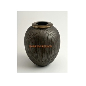 Vase de table de qualité de luxe pour la vaisselle de restaurant Vases et pots de fleurs en aluminium faits à la main par ARC Export - Product Image 1