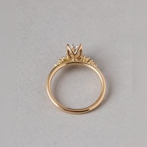 Anillo Solitario con Diamante en Forma de Racimo Ovalado, Engaste de Plata, Oro o Platino, Joyería Fina para Novia, Precio Directo de Fábrica - Product Image 1