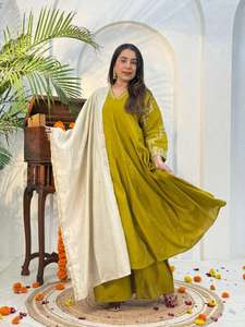 Conjunto de Kurti y Dupatta Romano de Moda |   Ropa Étnica para Mujer |   Perfecto para Fiestas y Celebraciones - Product Image 6