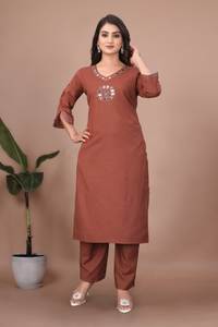 Dépêchez-vous ! Achetez la collection de Kurtis de fête en deux pièces en soie Georgette, la plus belle et la plus confortable de l'été, avec un travail artisanal original sur miroir. - Product Image 3