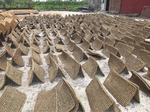 Alfombra de algas marinas naturales con una construcción firme tejida a mano, ideal para la decoración de interiores del hogar y la distribución de exportación. - Product Image 5