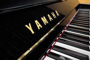Piano droit Yamaha U3H importé, de haute qualité, professionnel, d'occasion, son clair, sensation solide, U3 88 touches 1645941 - Product Image 2