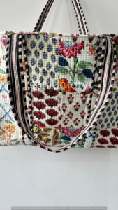 Bolso de mano acolchado bohemio blanco sostenible ecológico hecho a mano de algodón de retazos para compras en la playa - Product Image 5