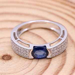Bague Classique Faite à la Main Memoria Jewels en Saphir Bleu Naturel et Diamants, Plaqué Or 18 carats, Bijoux Précieux en Diamants - Product Image 4