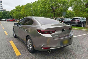 Auto Usado de Segunda Mano, Mazda 3 Axela 2021, 1.5L, Automático, Edición Zhiyue, Gasolina, Volante a la Izquierda, Asientos de Cuero, Llantas R21, Ligero - Product Image 4