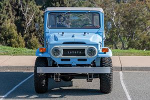 Toyota Land Cruiser de 1971, Usado, Mercado Sudamericano, Serie 40, Restaurado, Transmisión Manual de 3 Velocidades - Product Image 2