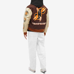 Chaqueta universitaria con parche de chenilla para hombre de diseñador OEM con logotipo personalizado con patrón de letras bordadas en la parte delantera - Product Image 4