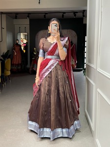Fantaisie Tendance Indien Traditionnel Dernier Designer Soie Lehenga Choli Avec Dupatta Avec Zari Tissage Travail Fabricant De Surat - Product Image 3