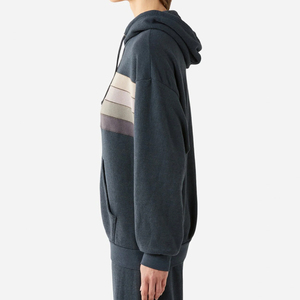 Sweat à capuche sportif décontracté pour femmes personnalisé OEM avec poche avant à rayures colorées coupe décontractée à manches longues - Product Image 2