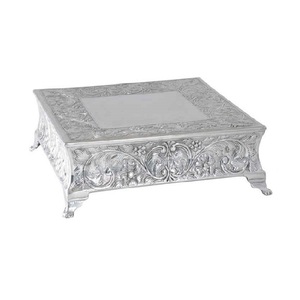 2023 support de gâteau carré de haute qualité conception gravée nouveau présentoir de gâteau en fer élégant présentoir de table antidérapant - Product Image 3