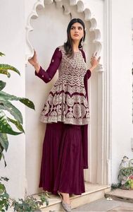 ชุดสلوارผ้าจอร์เจตต์งานปักมืออย่างประณีตสวยงาม ดีไซน์เนอร์แบรนด์ดัง พร้อมผ้าคลุมไหล่ งานปักด้ายเต็มตัว เหมาะสำหรับงานปาร์ตี้และงานพิธีการ - Product Image 2