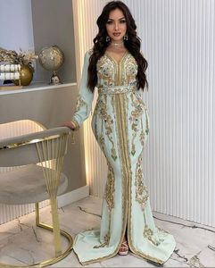 BELLE ET SUPERBE DESIGNER ZARDOZI BRODERIE TRAVAIL SUR UNE ÉLÉGANTE ROBE CAFTAN COUPE POISSON AVEC POUR LA FÊTE-WEAR & Mariage = 2024 - Product Image 1
