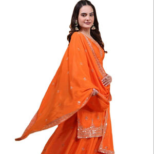 Ensemble Salwar Kameez Traditionnel Fait Main en Soie Georgette 100% Pure, Couleur Magnifique, Taille S à XXL - Product Image 1