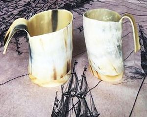 Precio al por mayor taza de cuerno vikingo natural taza de cuerno para beber con grabado de la mejor calidad acabado perfecto para Navidad - Product Image 3