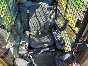 Cargadora compacta Cat 289D3 de alta calidad, diseñada para proyectos de construcción exigentes, con motor confiable y capacidad de elevación superior. - Product Image 4