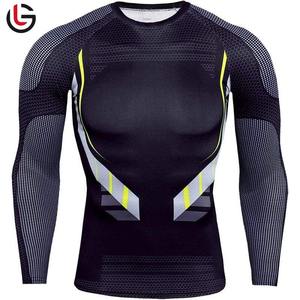 Vente en gros de chemises de gymnastique par compression avec logo personnalisé à manches longues Rash Guard sublimé pour hommes Rash Guard - Product Image 1
