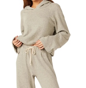 Jogger transpirable de 2 piezas para mujer con pantalón acampanado, conjunto para correr de talla grande, chándal profesional de tela personalizada más vendido para mujer - Product Image 4