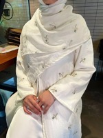 Abaya blanche légère et élégante avec broderie de fleurs et de papillons, longue robe musulmane pour femmes, nouveauté 2025
