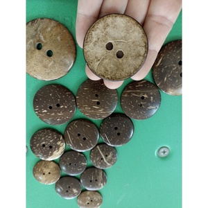 Venta caliente Respetuoso del medio ambiente Personalizado Hecho a mano Natural 2 agujeros Botón de cáscara de coco para ropa y bolsa - Product Image 2