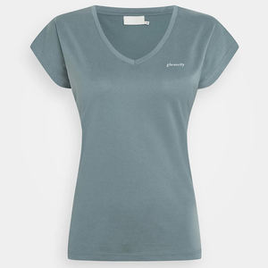 Camiseta básica de cuello redondo para mujer para uso diario hecha con algodón suave de primera calidad para máxima comodidad y estilo de GLOVES City - Product Image 2