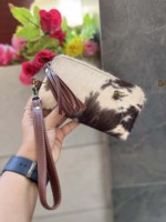Pochette portefeuille en cuir de vachette véritable marron style western avec fermeture éclair et caractéristiques de cuir de cheval