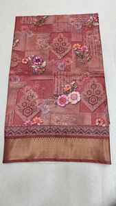 Sarees Dola à Impression Numérique, Collection Exquise London Queen, Sarees en Soie Dola Imprimées Numériquement de Haute Qualité, Sarees pour Femmes, Vente en Gros à Surat - Product Image 6