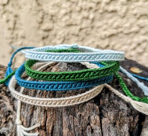 Pulsera de Amistad tejida hecha a mano simple, bandas apilables, Boho Beach Vibes - Product Image 1
