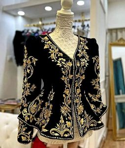 BORDADO DE ZARI EN EL VESTIDO DE NEGRA CON PERLAS DE CRISTAL EMBELLECEDADAS, PIEDRA, PERLAS, TRABAJO DE DABKA = 2024 - Product Image 1