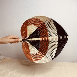 Éventails faits à la main en bambou et feuille de palmier Art populaire bleu Lotus Vietnam 2024 mariage et décoration intérieure - Product Image 6